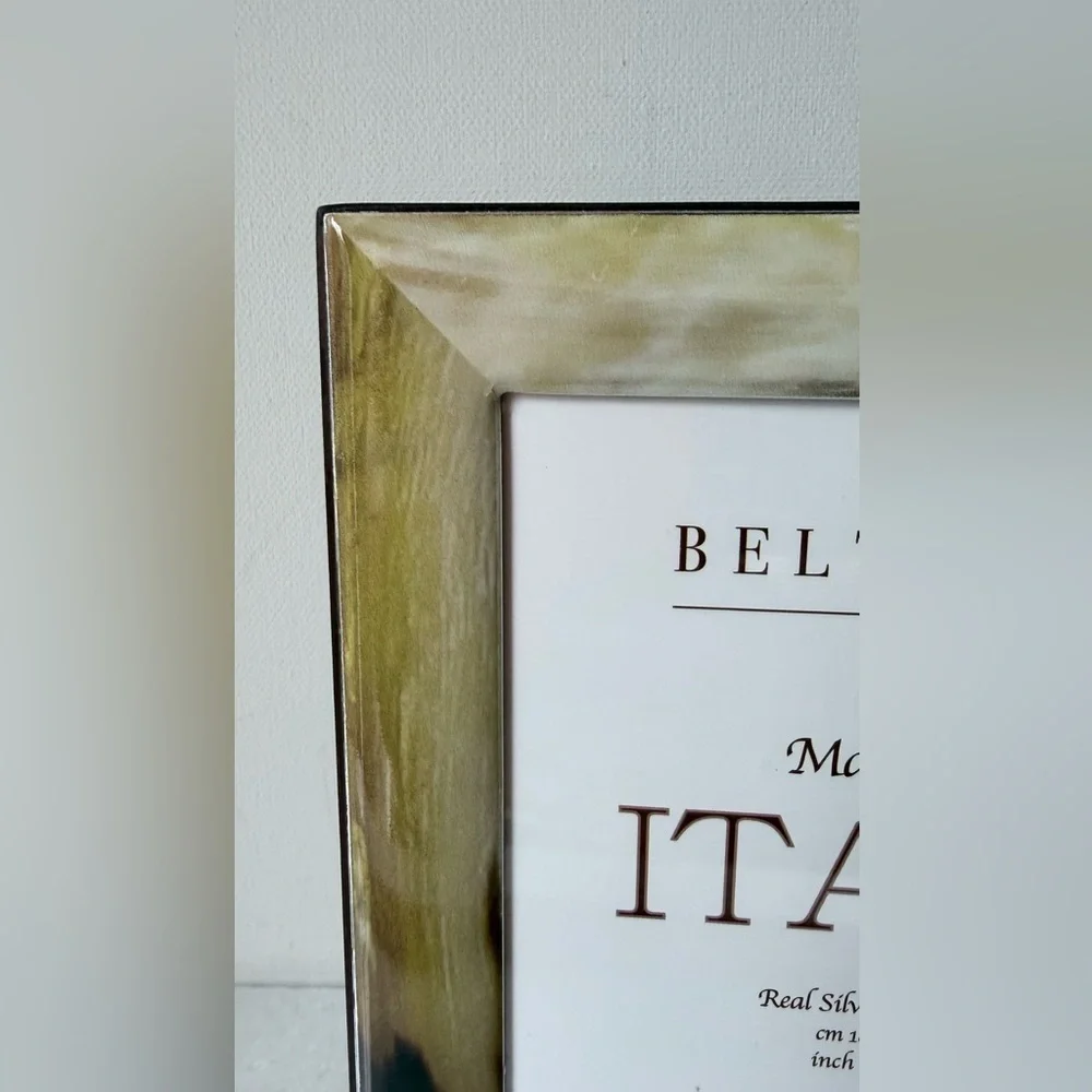 Marble-Effect Picture Frame in Cream and Brown modern made in Italy. 4”x6 photo